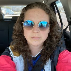 Meet your Posher, Alexandra